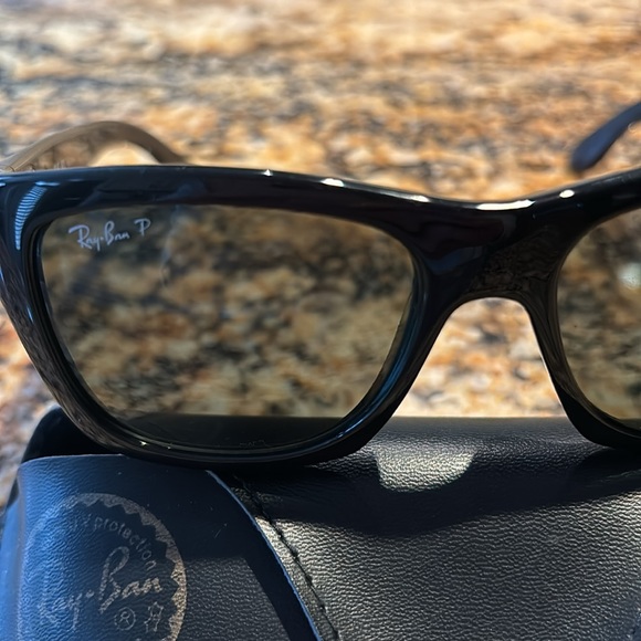 Ray-Ban Polarized - Picture 2 of 7